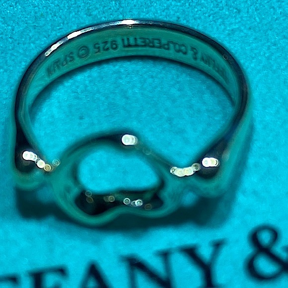Tiffany & Co.Elsa peretti Open Heart Ring +pouch box Authentic size4.⭐️⭐️⭐️⭐️ - Picture 13 of 17
